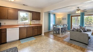 Private kitchen - Deja Blue A (Tybee Island)