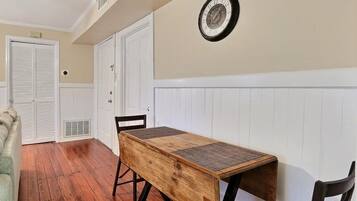 Condo, 1 Katil Raja (King) dengan Katil Sofa (Forsyth Park Avenue Haven) | 1 bilik tidur