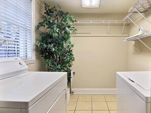 Condo, 1 Katil Raja (King) dengan Katil Sofa (Forsyth Park Avenue Haven) | Bilik Mandi