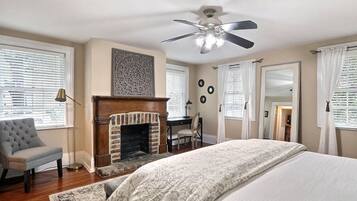 Condo, 1 King Bed with Sofa bed (Forsyth Park Avenue Haven) | 1 bedroom