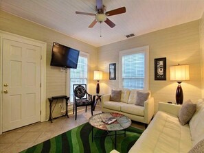 Casa, 2 camas Queen size (Forsyth Park West Carriage House) | Sala de estar
