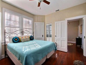 Casa, 2 camas Queen (Forsyth Park West Carriage House) | 2 quartos
