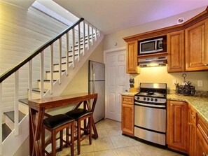 Casa, 2 camas Queen size (Forsyth Park West Carriage House) | Cocina privada