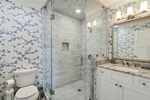 Apartment, Multiple Beds (El Rey Collection 3) | Bathroom | Towels