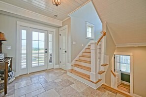 Interior - Cinnamon Sands: Oceanfront 6BR retreat in Holden Beach, perfect for 17 guests! (Holden Beach)