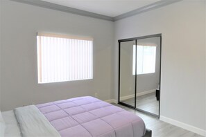 4 chambres, fer et planche à repasser, lit parapluie, Wi-Fi gratuit
