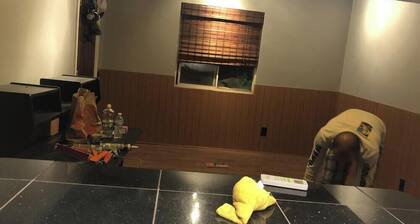 Studio avec une salle de bain petite cuisine