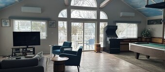 Es una casa familiar. Al lado del centro de convenciones. A minutos del paseo B.