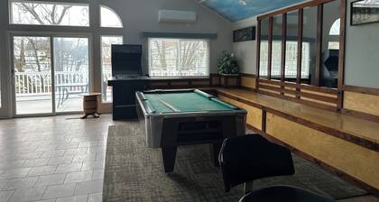 Its A Family Friendly House. Next To Convention Center. Minutes From The B.Walk