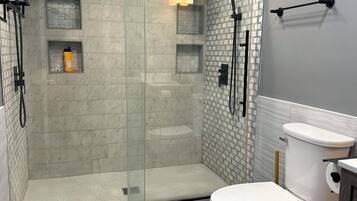 Combined shower/tub, hair dryer, towels, soap