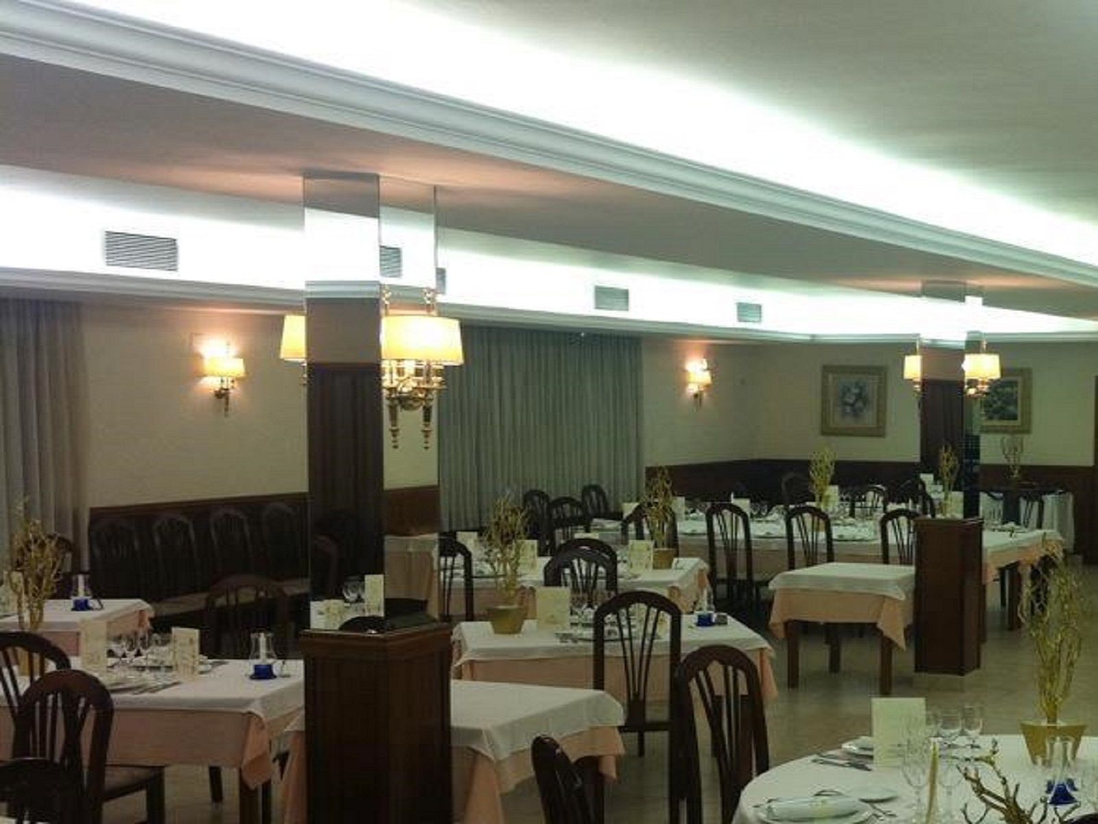 daily cooked-to-order breakfast (eur 7.50 per person)