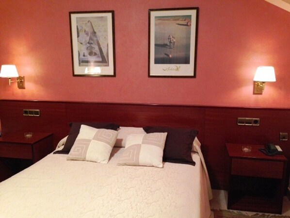 Minibar, bureau, rideaux occultants, lits bébé (en supplément)