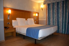 Kamar Double | Tirai kedap cahaya, kedap suara, Wi-Fi gratis, dan seprai linen