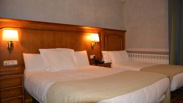 Triple Room | Blackout drapes, soundproofing, free WiFi, bed sheets