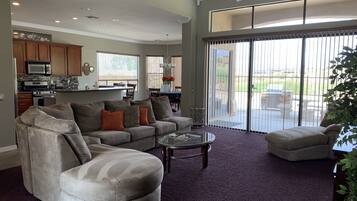 Rumah Keluarga, Beberapa Tempat Tidur | Area keluarga | TV layar datar