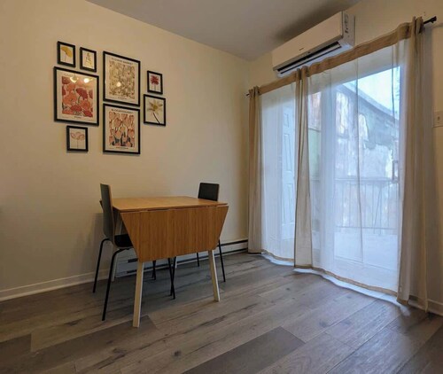 Sunny Top-Floor Apartment Near Metro & Shops