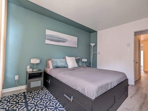 1 bedroom, iron/ironing board, WiFi (free), bed sheets