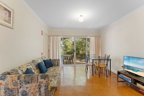 Unclassified image, 5 of 11, button - Shoal Bay Avenue, Unit 1/7 (Shoal Bay)
