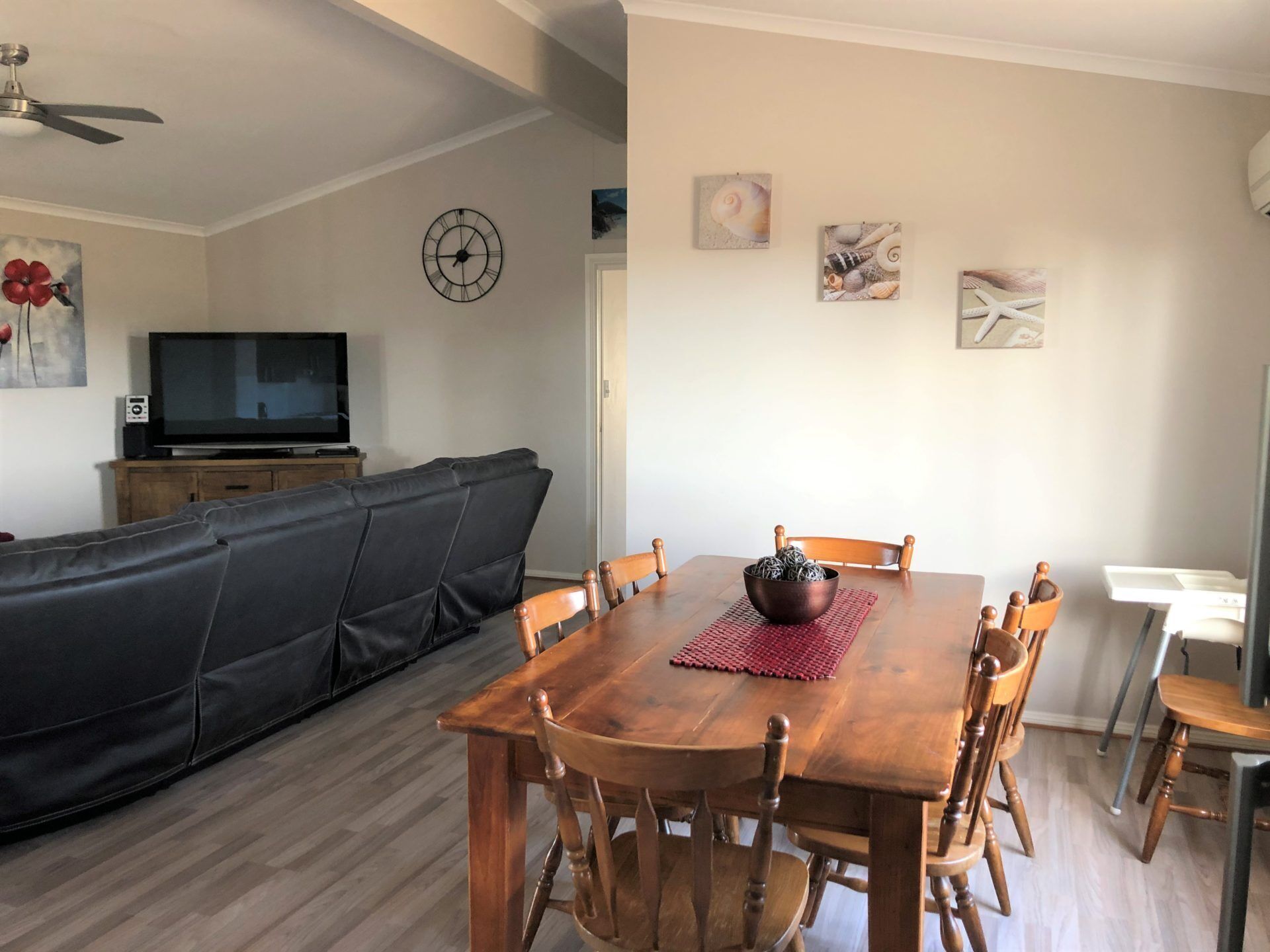 Livin' The Dream ~ Spacious  ~  Off Peak Special! WIFI Available — image 9