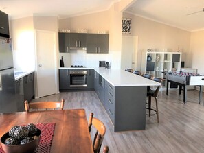 Microondas, horno, lavavajillas y tostadora 