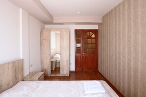 2 soverom, strykejern/-brett, internettilgang og sengetøy