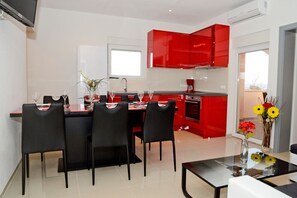 Dining - Apartment with Sea View (Privlaka)