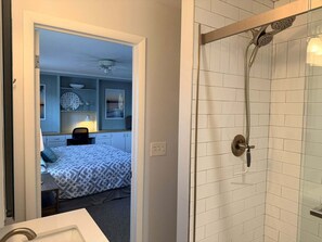 3 bedrooms, desk, travel cot, free WiFi