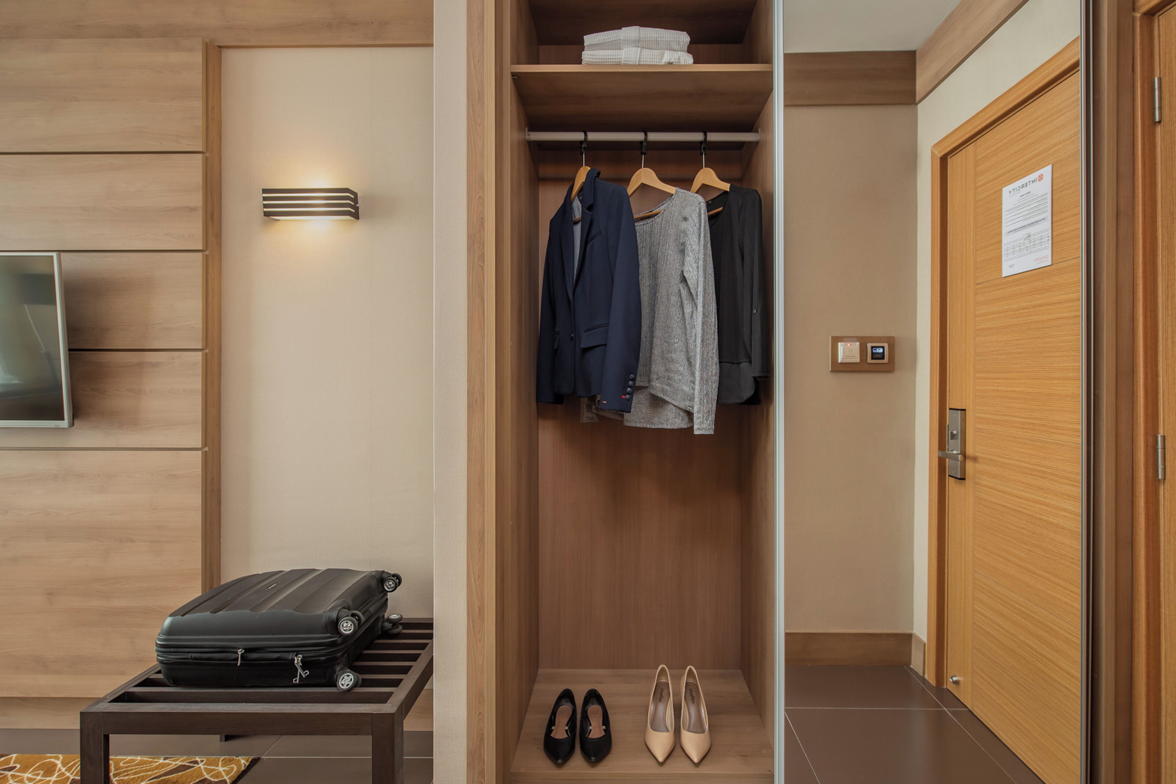 luxo casal - 1 cama king | wardrobe