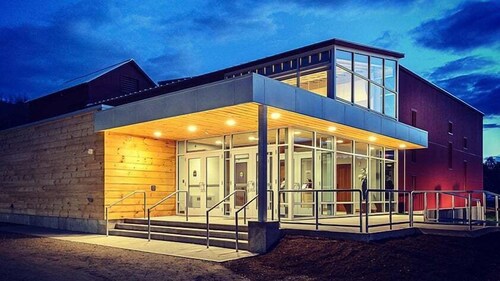 Fireplace, Ski-Okemo, Apple Trees, Piano, Amazing Views, Firepit, Priory, Pool, Fields, Theatre!