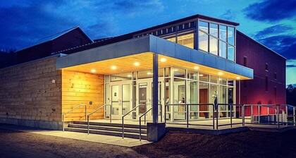 Fireplace, Ski-Okemo, Apple Trees, Piano, Amazing Views, Firepit, Priory, Pool, Fields, Theatre!