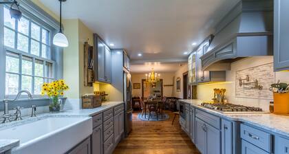 Fireplace, Ski-Okemo, Apple Trees, Piano, Amazing Views, Firepit, Priory, Pool, Fields, Theatre!