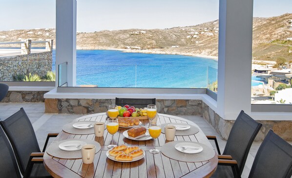 Outdoor dining - Mykonian house in Elia beach by GHH (Mykonos)