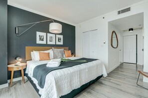 1 habitación, caja de seguridad en la habitación y escritorio