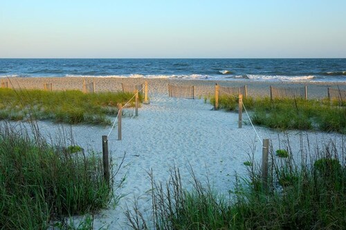 Next 2 Paradise-203 - Great Oceanfront Condo Close to Everything!