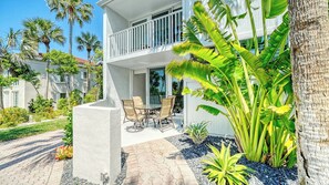 Outdoor dining - LaPlaya 104E-Prefectly located near the path to the beach, just steps from the pool. (Longboat Key)