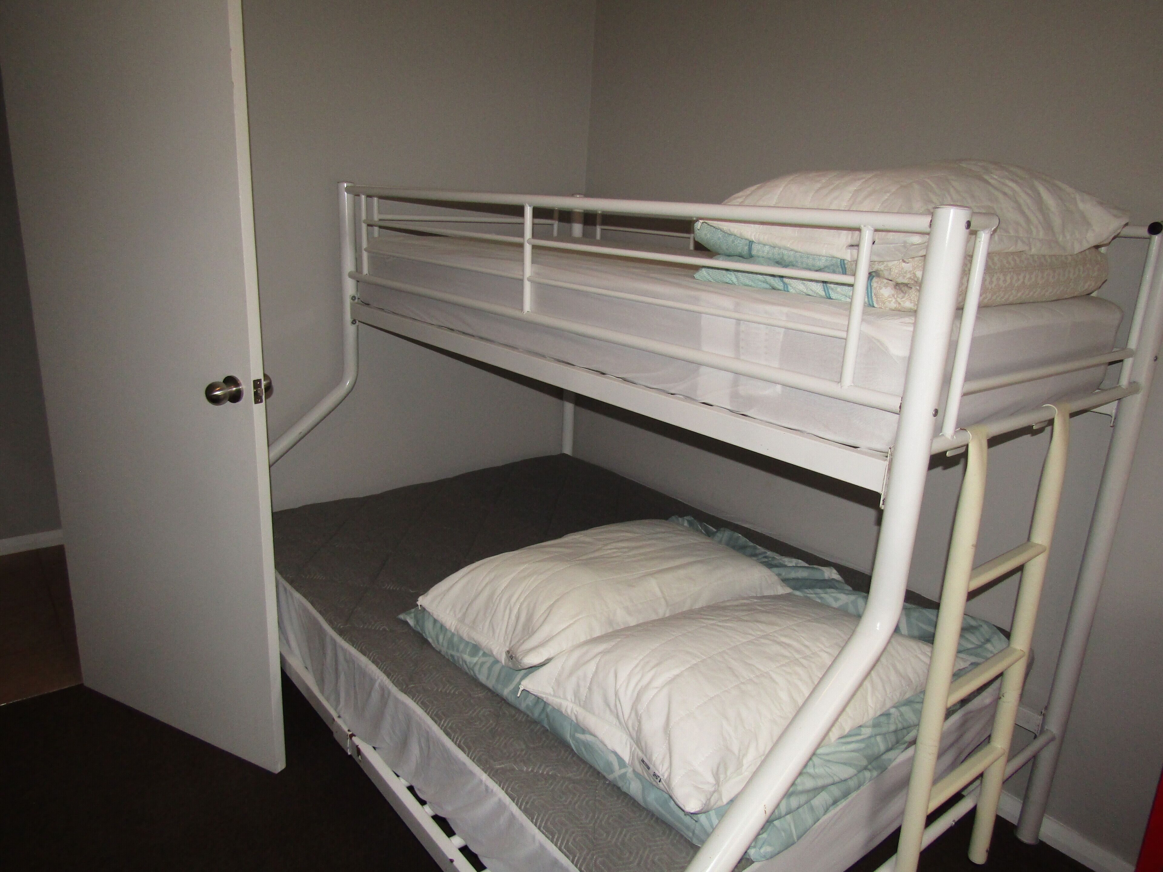 The Catch  ~ short walk to beach! Dog Friendly  - Off Peak Special! — image 14