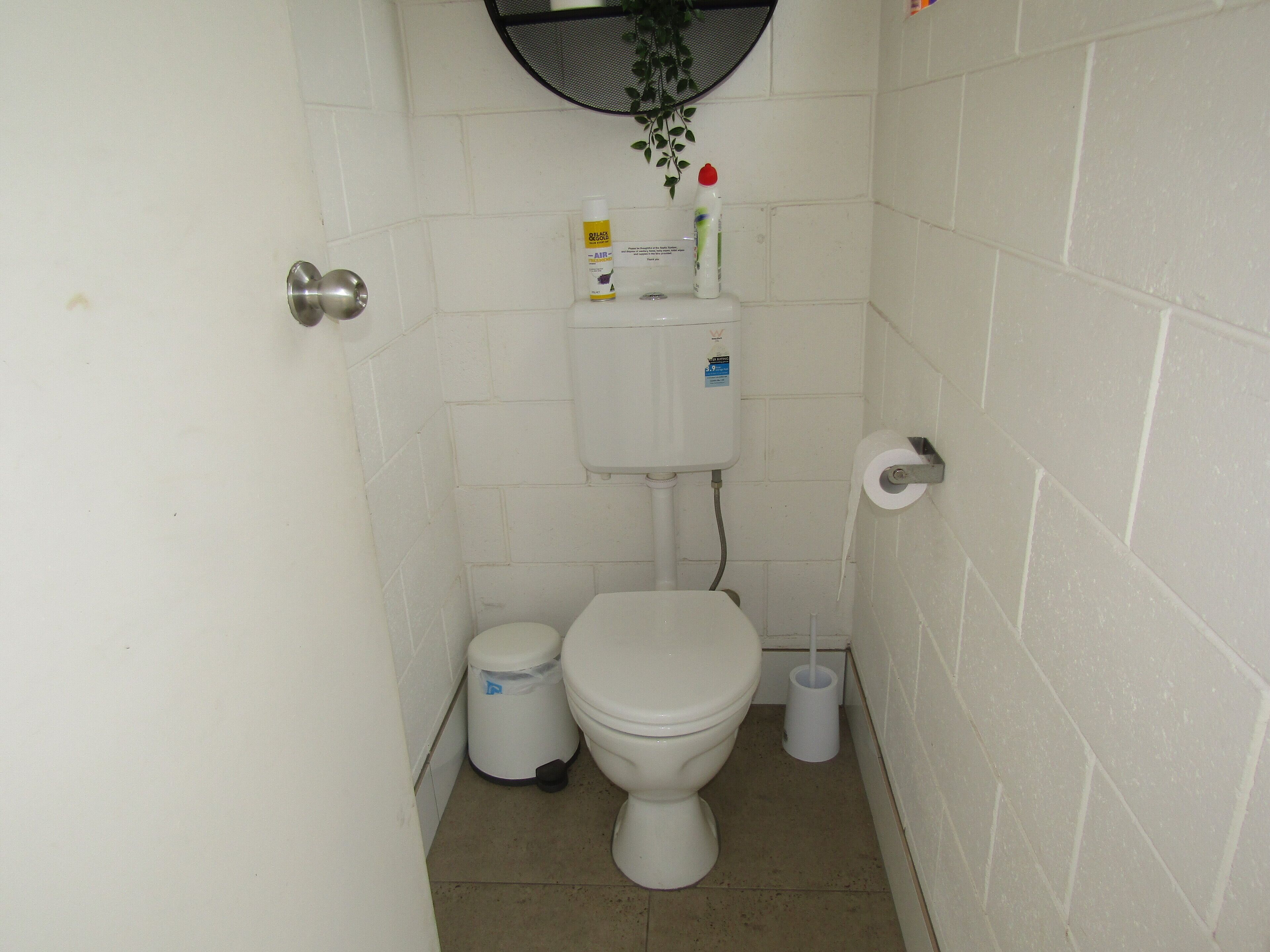 The Catch  ~ short walk to beach! Dog Friendly  - Off Peak Special! — image 22