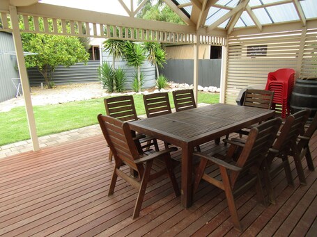 Outdoor dining. The Catch ~ short walk to beach! Dog Friendly - Off Peak Special!