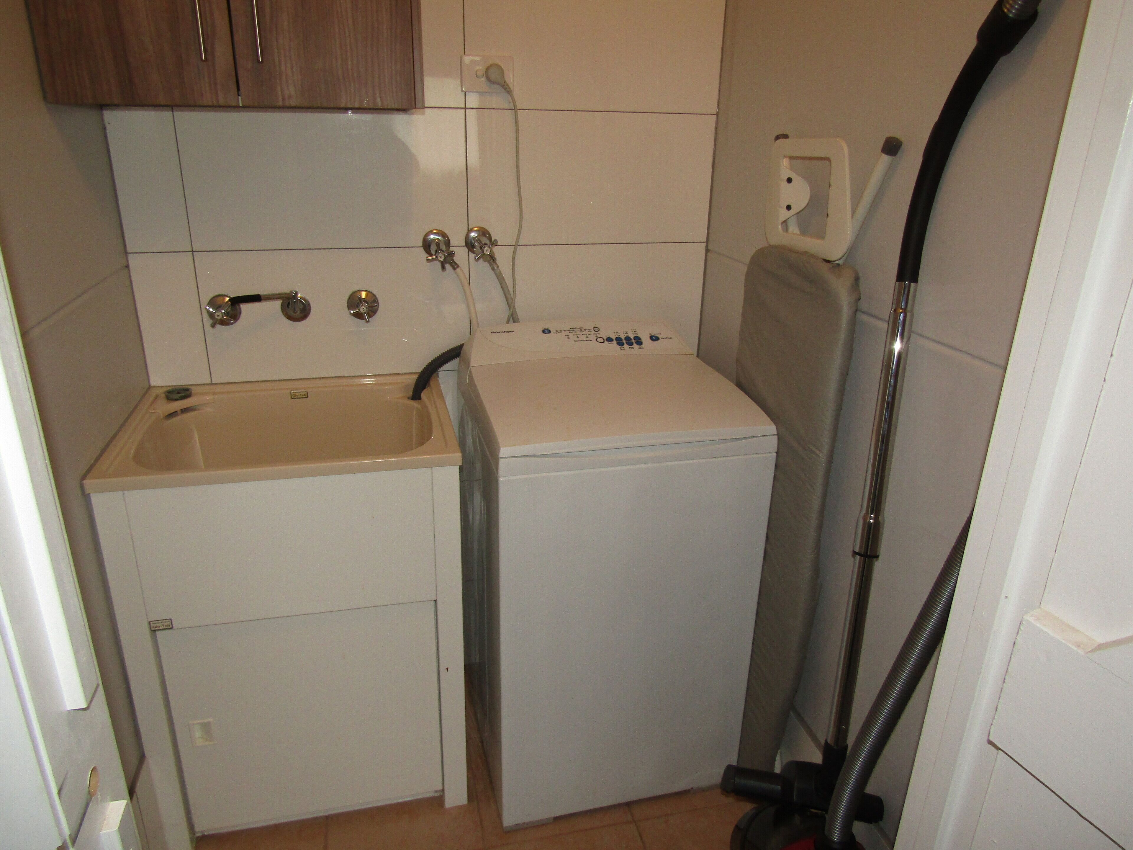 The Catch  ~ short walk to beach! Dog Friendly  - Off Peak Special! — image 19