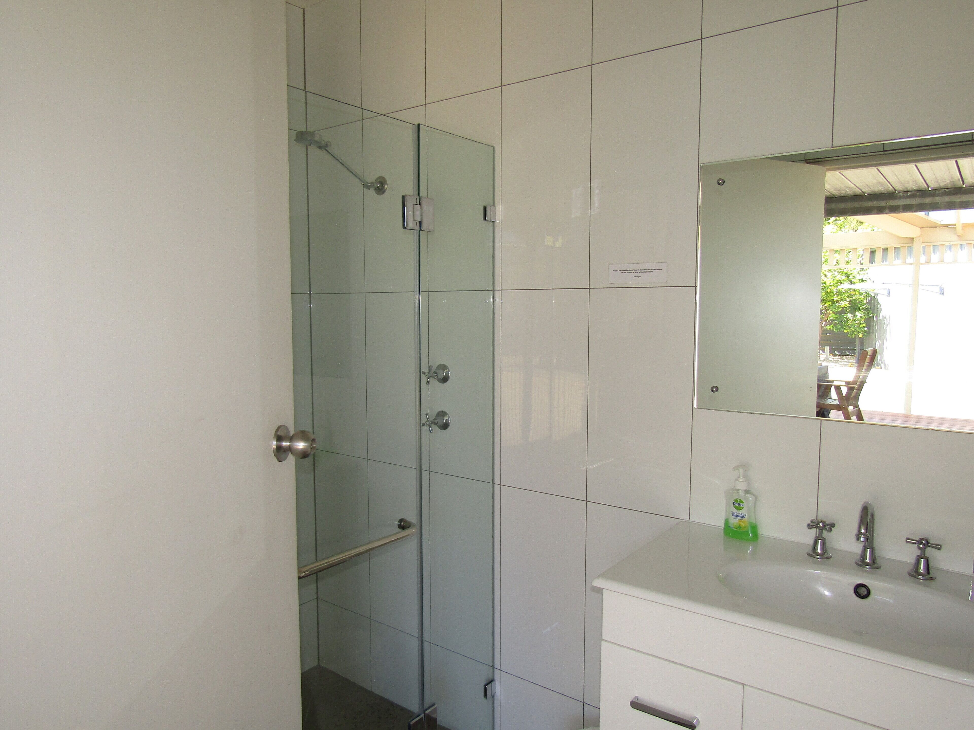 The Catch  ~ short walk to beach! Dog Friendly  - Off Peak Special! — image 21