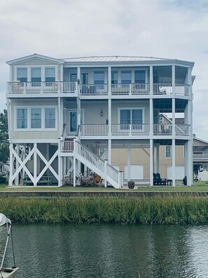 Exterior - Experience luxury at Shore Beats Workin', a spacious 5BR retreat in Holden Beach. (Holden Beach)