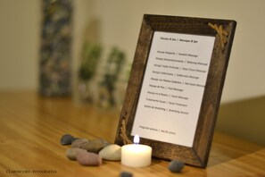 A wooden framed menu listing various massage services. - Studio Bulnes (Buenos Aires)