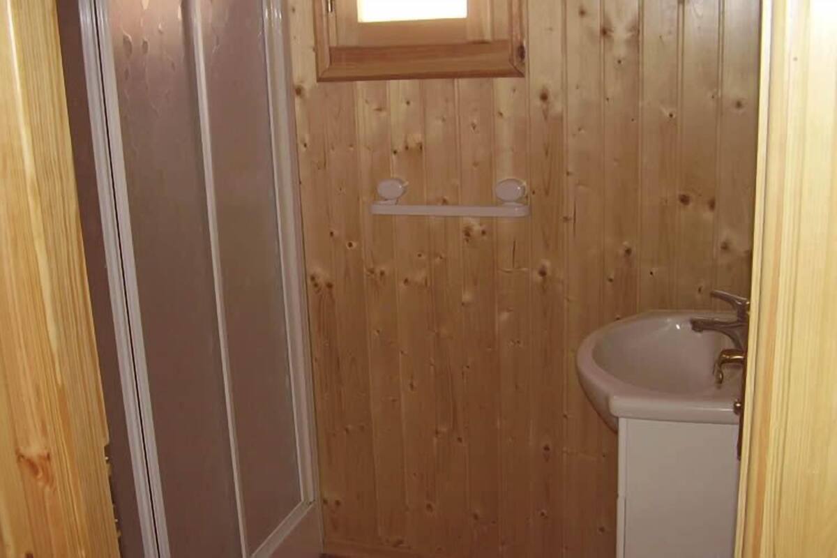 Chalet, 2 Bedrooms | Bathroom