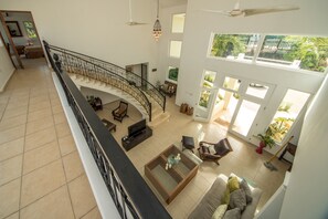 Fernseher, DVD-Player, Stereoanlage