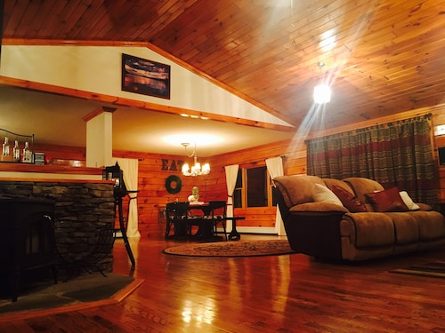 INCREDIBLE Adirondack Home (Lake George/Gore Mtn.