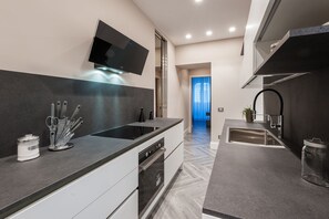 Fridge, microwave, oven, stovetop - Luma Suite Via Veneto - Roma . Your private luxury nest in Rome (Roma)