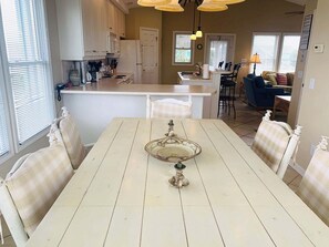 Dining - Sandy Toes - Oceanfront 3BR home in Holden Beach, perfect for a family getaway. (Holden Beach)