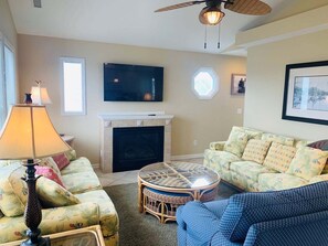 TV, fireplace - Sandy Toes - Oceanfront 3BR home in Holden Beach, perfect for a family getaway. (Holden Beach)