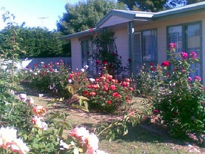 Sea Rose ~ Short walk to the beach and shops!  Off Peak Special!