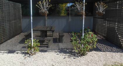 Sea Rose ~ Short walk to the beach and shops! Off Peak Special!